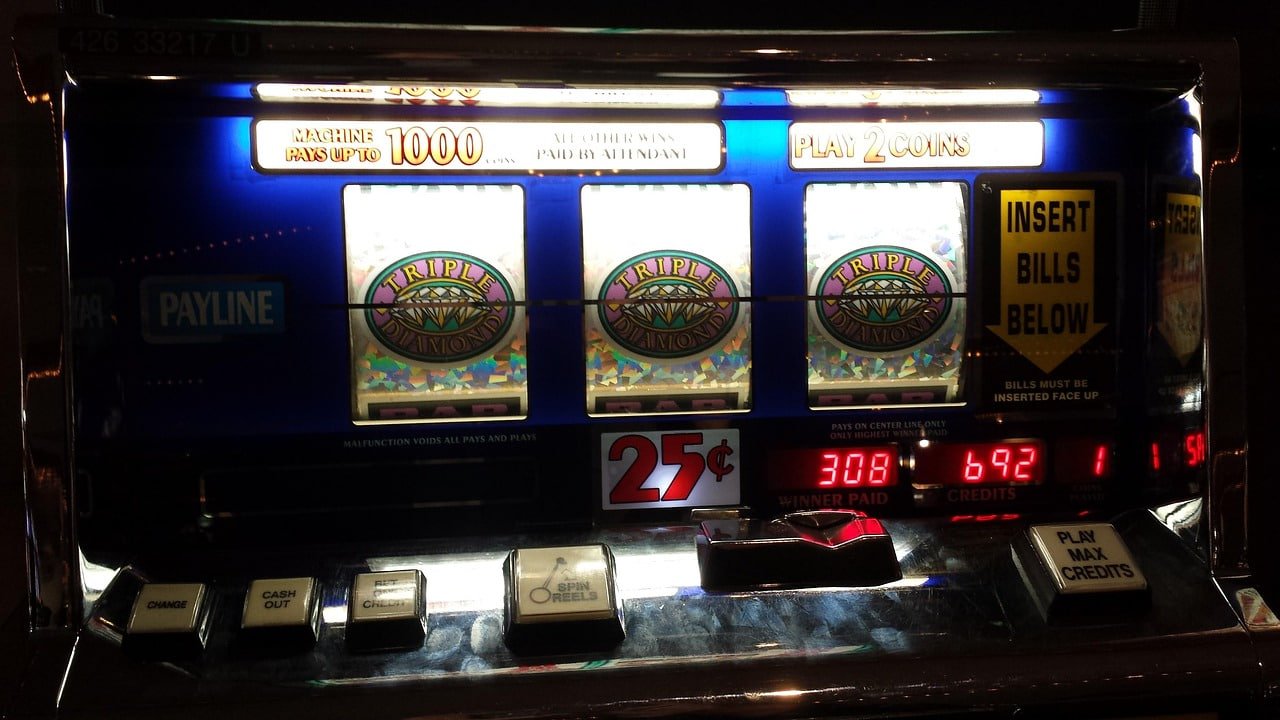 marhar77 Sportsbook တွင် မြန်မာကစားသမားများ ဘောလုံးပွဲ လောင်းကစားနေသောမြင်ကွင်း